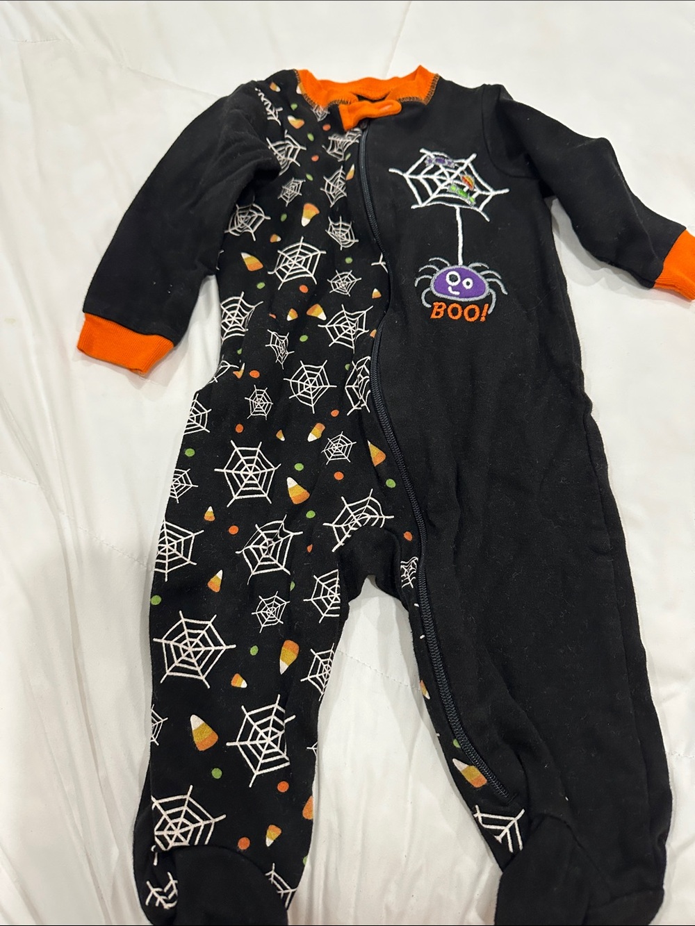 Source Unknown Black & Orange Halloween Spider Web One-Piece Footie Pajamas